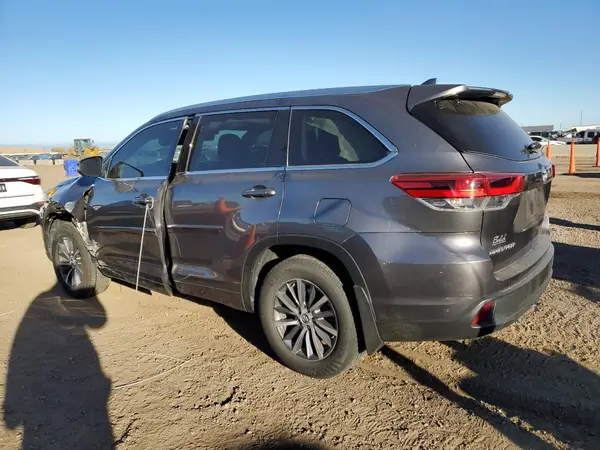 5TDJZRFH7HS441483 2017 TOYOTA HIGHLANDER - Image 2