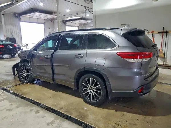 5TDJZRFH7HS443377 2017 TOYOTA HIGHLANDER - Image 2