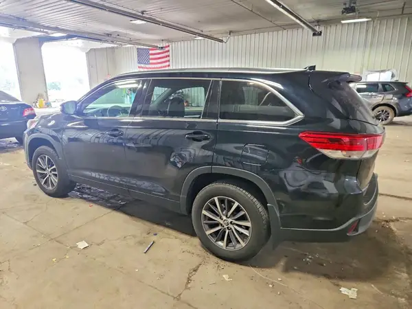 5TDJZRFH7HS449132 2017 TOYOTA HIGHLANDER - Image 2