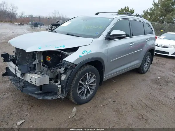 5TDJZRFH7HS449938 2017 TOYOTA HIGHLANDER - Image 2