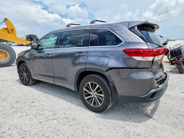 5TDJZRFH7HS450006 2017 TOYOTA HIGHLANDER - Image 2