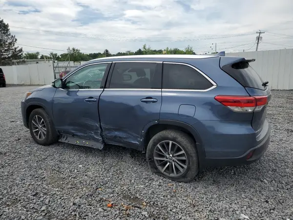 5TDJZRFH7HS450569 2017 TOYOTA HIGHLANDER - Image 2