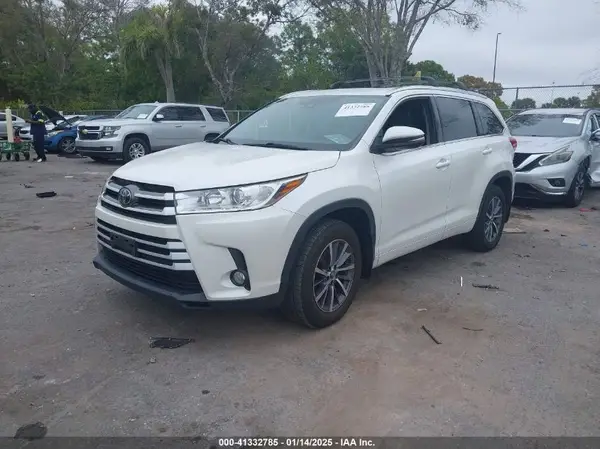 5TDJZRFH7HS451253 2017 TOYOTA HIGHLANDER - Image 2