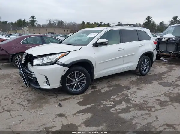 5TDJZRFH7HS456582 2017 TOYOTA HIGHLANDER - Image 2