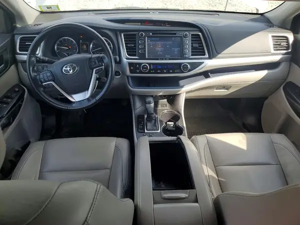 5TDJZRFH7HS457862 2017 TOYOTA HIGHLANDER - Image 8