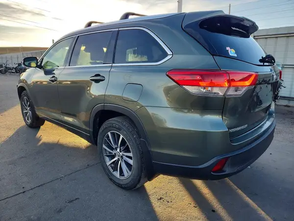 5TDJZRFH7HS462947 2017 TOYOTA HIGHLANDER - Image 2