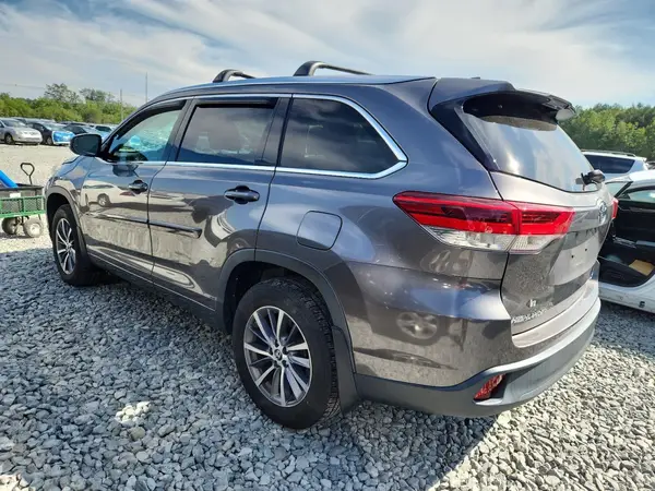 5TDJZRFH7HS468912 2017 TOYOTA HIGHLANDER - Image 2