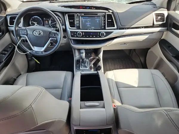 5TDJZRFH7HS468912 2017 TOYOTA HIGHLANDER - Image 8