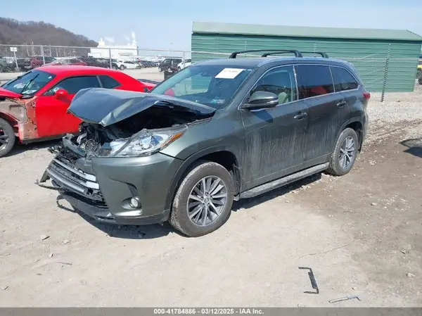 5TDJZRFH7HS469915 2017 TOYOTA HIGHLANDER - Image 2