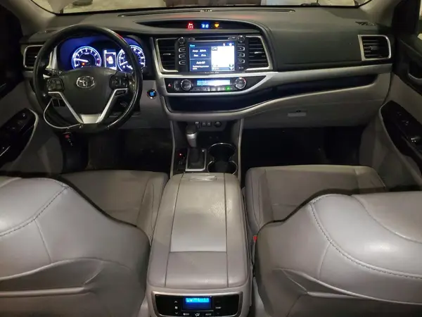5TDJZRFH7HS472684 2017 TOYOTA HIGHLANDER - Image 8