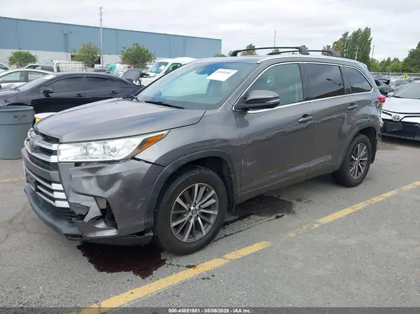 5TDJZRFH7HS473205 2017 TOYOTA HIGHLANDER - Image 2