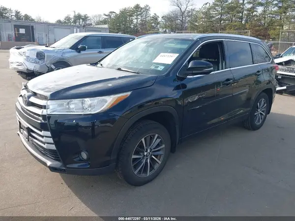 5TDJZRFH7HS473625 2017 TOYOTA HIGHLANDER - Image 2