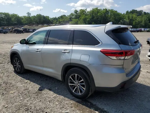 5TDJZRFH7HS473737 2017 TOYOTA HIGHLANDER - Image 2