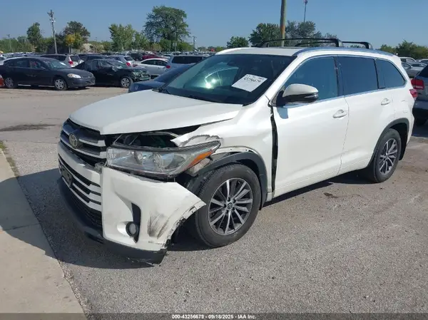 5TDJZRFH7HS477237 2017 TOYOTA HIGHLANDER - Image 2