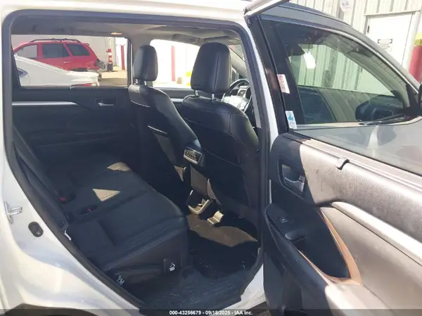 5TDJZRFH7HS477237 2017 TOYOTA HIGHLANDER - Image 8