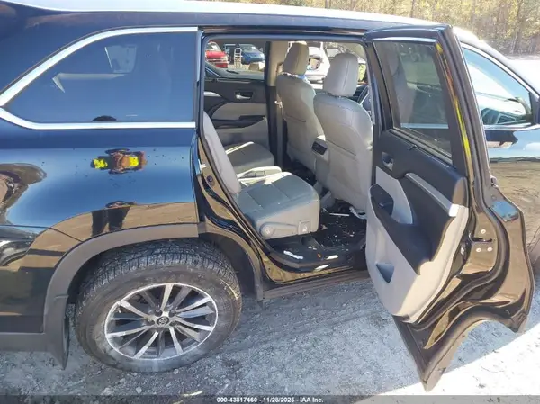 5TDJZRFH7HS478744 2017 TOYOTA HIGHLANDER - Image 8