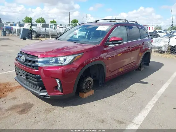 5TDJZRFH7HS478890 2017 TOYOTA HIGHLANDER - Image 2