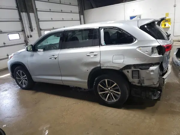 5TDJZRFH7HS480171 2017 TOYOTA HIGHLANDER - Image 2