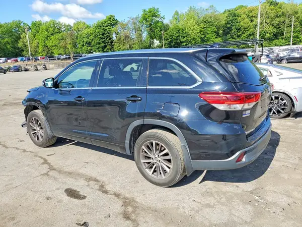 5TDJZRFH7HS482504 2017 TOYOTA HIGHLANDER - Image 2