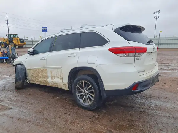 5TDJZRFH7HS483216 2017 TOYOTA HIGHLANDER - Image 2