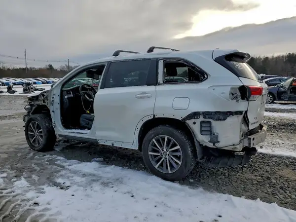 5TDJZRFH7HS507479 2017 TOYOTA HIGHLANDER - Image 2
