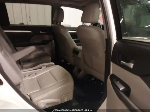 5TDJZRFH7HS507661 2017 TOYOTA HIGHLANDER - Image 8