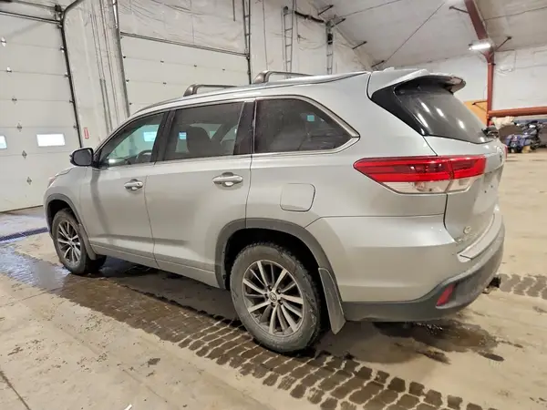 5TDJZRFH7HS511824 2017 TOYOTA HIGHLANDER - Image 2