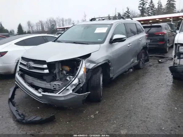 5TDJZRFH7HS512147 2017 TOYOTA HIGHLANDER - Image 2