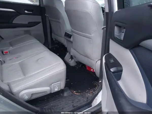 5TDJZRFH7HS512147 2017 TOYOTA HIGHLANDER - Image 8