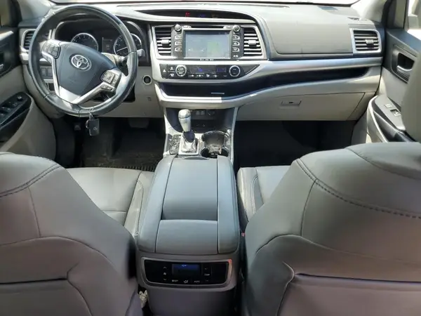 5TDJZRFH7HS514352 2017 TOYOTA HIGHLANDER - Image 8