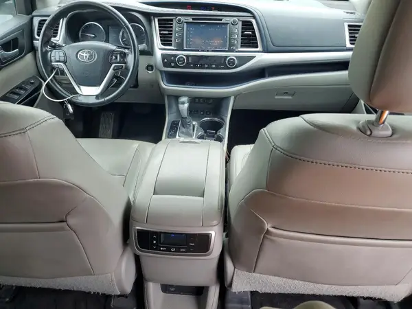 5TDJZRFH7HS515937 2017 TOYOTA HIGHLANDER - Image 8