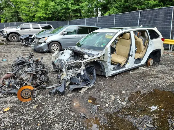 5TDJZRFH7HS517249 2017 TOYOTA HIGHLANDER - Image 1