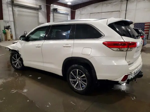 5TDJZRFH7HS517316 2017 TOYOTA HIGHLANDER - Image 2