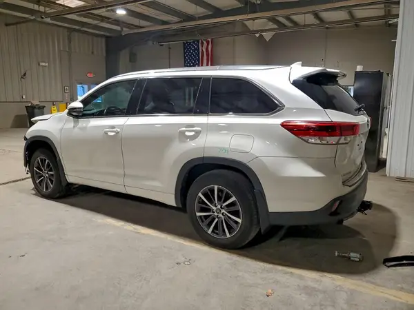 5TDJZRFH7HS517803 2017 TOYOTA HIGHLANDER - Image 2