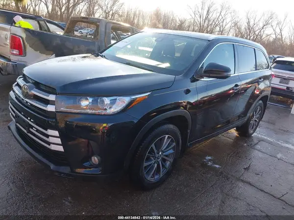 5TDJZRFH7HS518160 2017 TOYOTA HIGHLANDER - Image 2