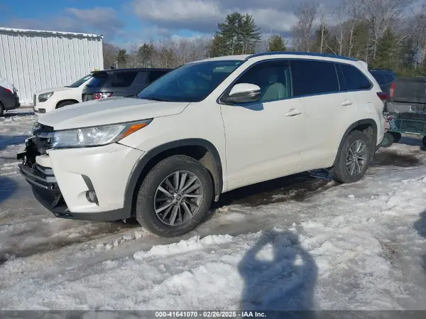 5TDJZRFH7HS518952 2017 TOYOTA HIGHLANDER - Image 2