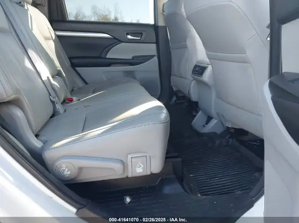 5TDJZRFH7HS518952 2017 TOYOTA HIGHLANDER - Image 8
