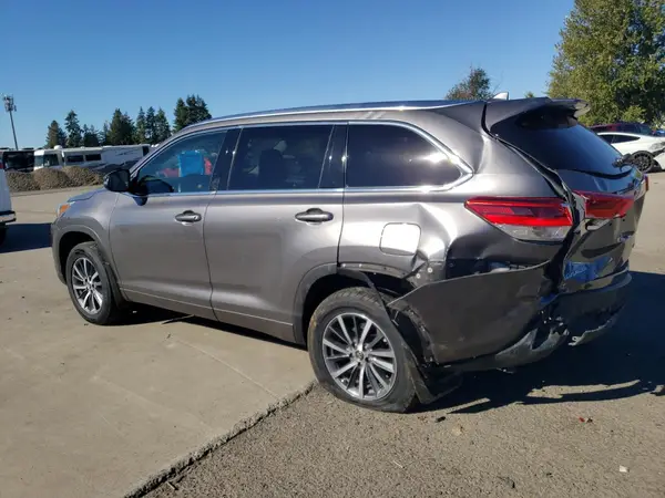 5TDJZRFH7HS521334 2017 TOYOTA HIGHLANDER - Image 2