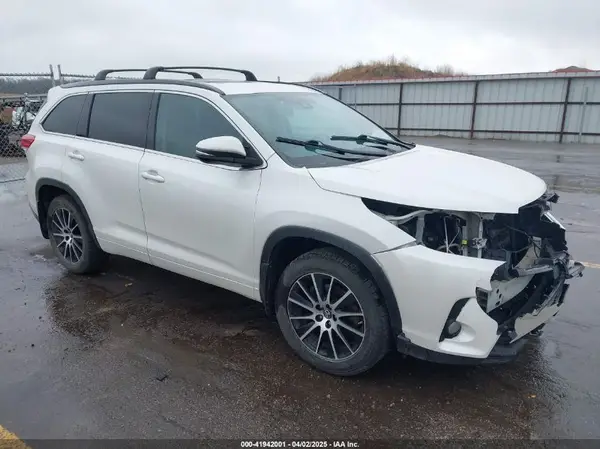 5TDJZRFH7JS486235 2018 TOYOTA HIGHLANDER - Image 1