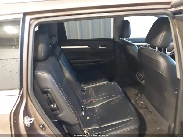 5TDJZRFH7JS488874 2018 TOYOTA HIGHLANDER - Image 8