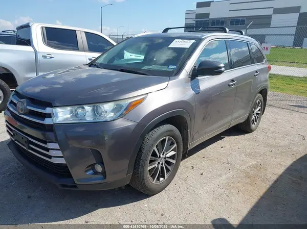 5TDJZRFH7JS491483 2018 TOYOTA HIGHLANDER - Image 2