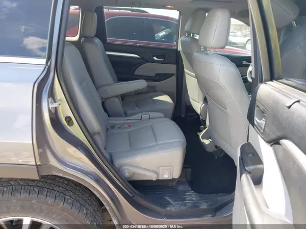 5TDJZRFH7JS491483 2018 TOYOTA HIGHLANDER - Image 8