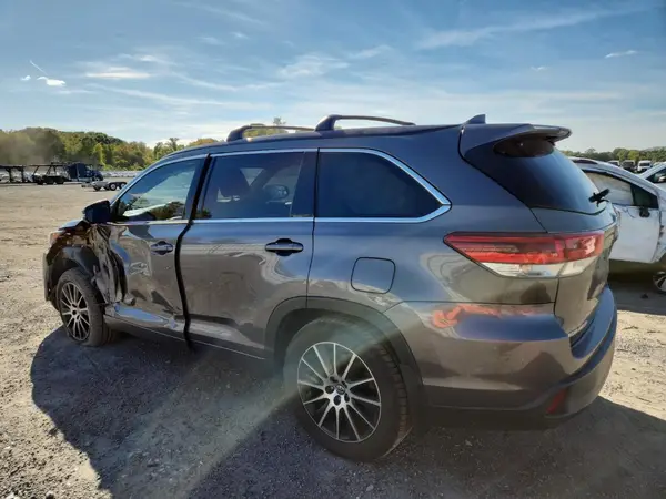 5TDJZRFH7JS497980 2018 TOYOTA HIGHLANDER - Image 2