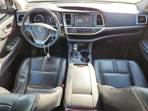 5TDJZRFH7JS497980 2018 TOYOTA HIGHLANDER - Image 8