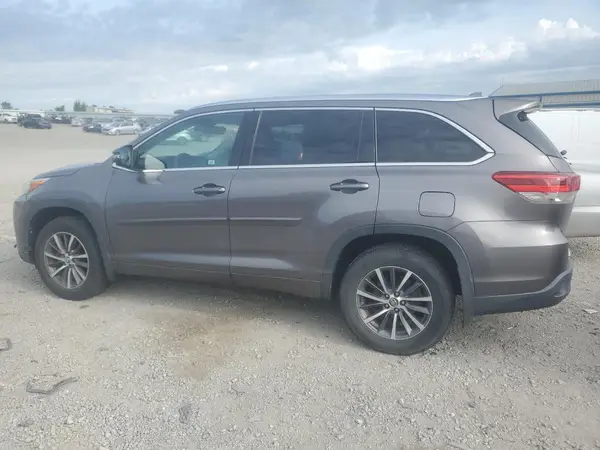 5TDJZRFH7JS524384 2018 TOYOTA HIGHLANDER - Image 2