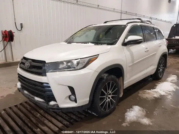 5TDJZRFH7JS524417 2018 TOYOTA HIGHLANDER - Image 2