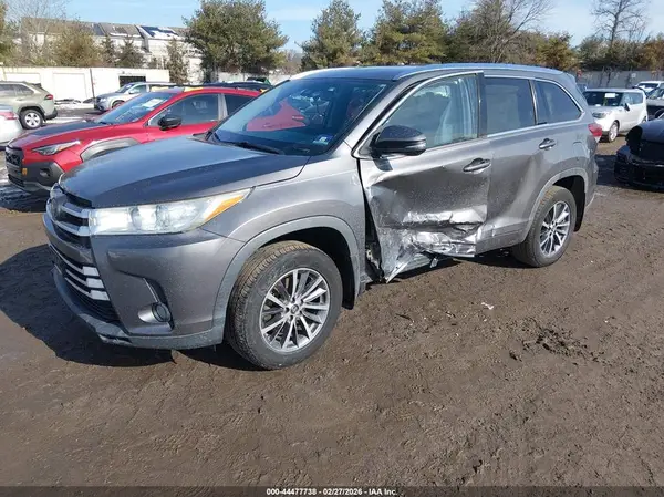 5TDJZRFH7JS525020 2018 TOYOTA HIGHLANDER - Image 2