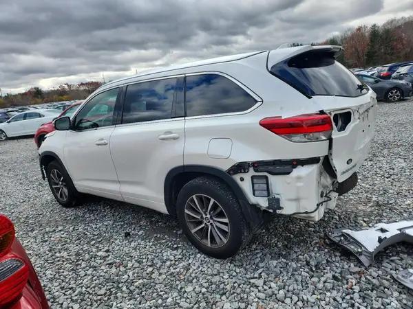 5TDJZRFH7JS532520 2018 TOYOTA HIGHLANDER - Image 2