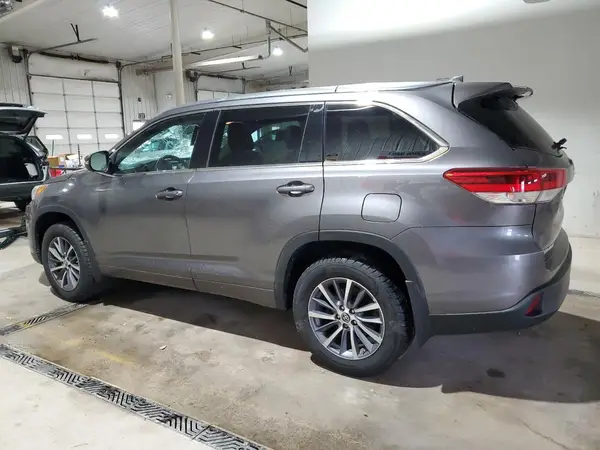5TDJZRFH7JS534218 2018 TOYOTA HIGHLANDER - Image 2
