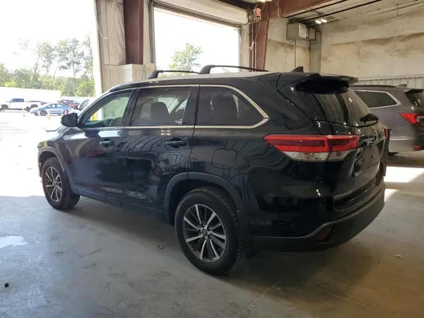 5TDJZRFH7JS536454 2018 TOYOTA HIGHLANDER - Image 2